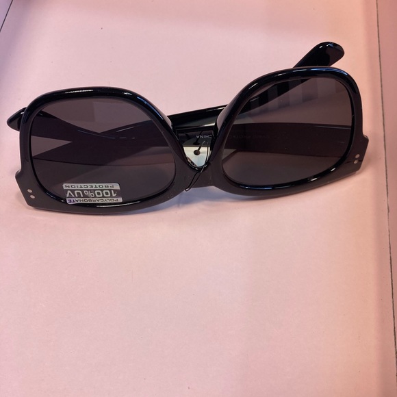 Go-to 100% UV Protection Polycarbonate Black Nostalgia Large Sunglasses - Picture 10 of 11